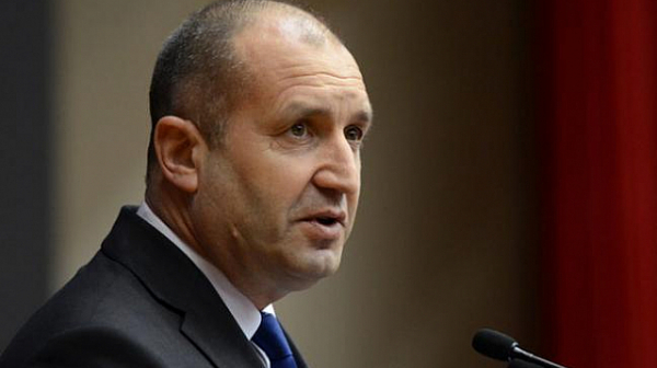 Президентът Румен Радев изразява съболезнования по повод кончината на Каролос Папуляс