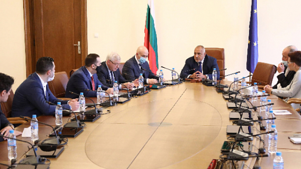 Борисов разпореди отваряне на моловете