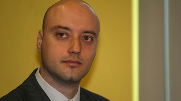 Атанас Славов: Свидетели сме на лош политически театър, който води до ерозиране на парламентарната система