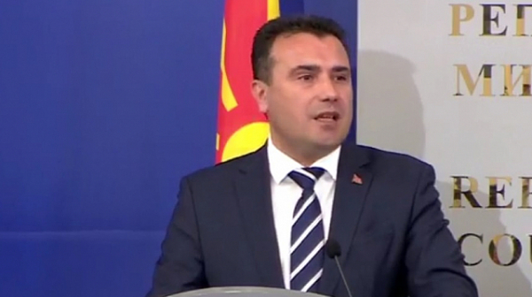 Заев се оправдава: Не можем утре да впишем българите в конституцията