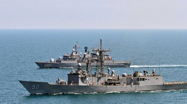 Два въоръжени кораба на НАТО навлязоха в Черно море