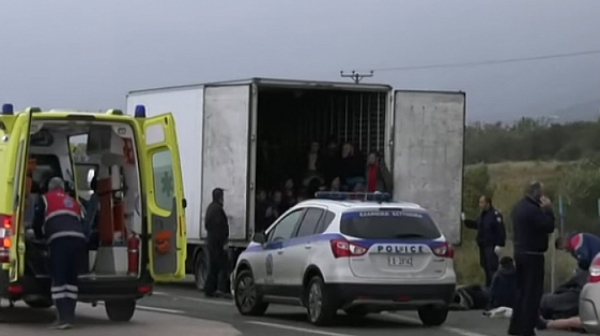ГДБОП разследва българския камион с мигранти в Гърция