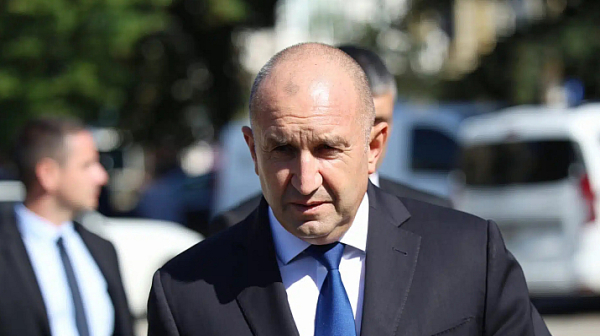 Радев влиза в действие: Кога и с кого започват консултациите