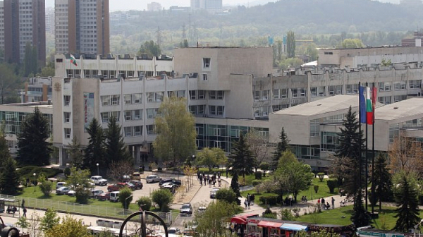 МОН: По-малко българи искат да учат в чужбина