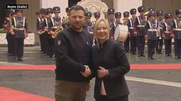 Мелони посрещна Зеленски с военни почести в Рим