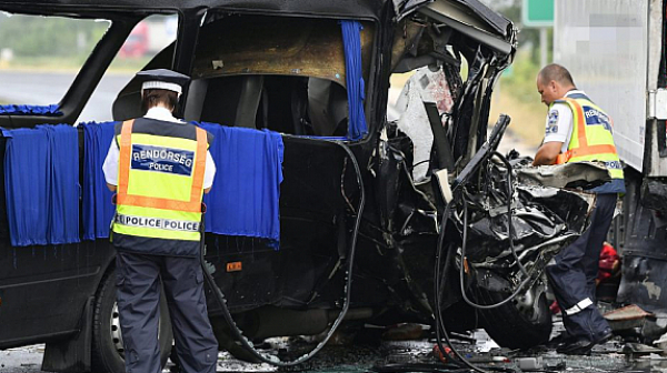Катастрофа с 55 коли в Румъния, има 15 ранени