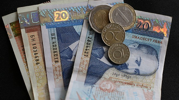 Изплащат декемврийските пенсии от днес, коледните добавки също тръгват