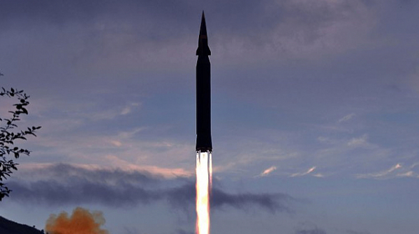 Северна Корея изстреля две балистични ракети с малък обсег