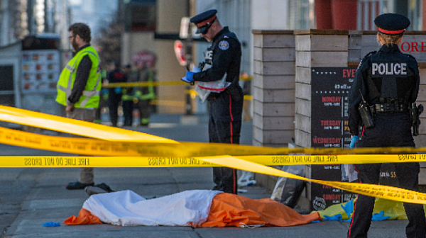 Tрима убити и двама ранени при стрелба в Торонто