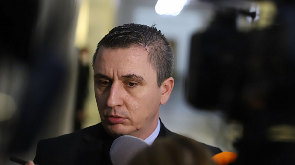 Енергийният министър Александър Николов депозира оставката си