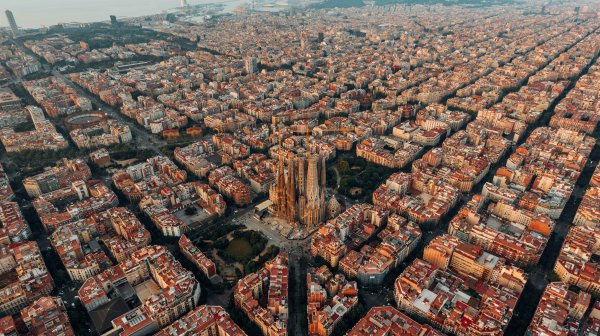 €64 млн. глоба за Airbnb: Испания засилва натиска срещу краткосрочните наеми