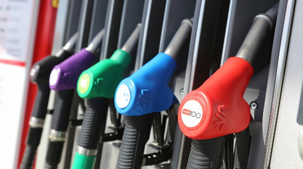 Петролният бизнес към политиците: Оставете ни да работим нормално, да не стане като в Унгария