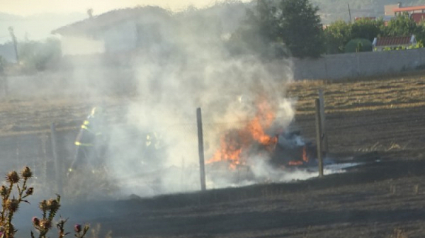 Вертолет ”Кугар” гаси голям пожар в трудно достъпна местност край  село Бели Искър