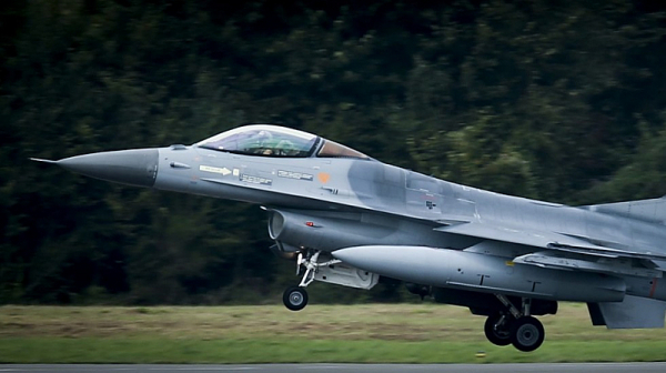 ГЕРБ отговориха за F-16: Виновни са служебните правителства на Радев