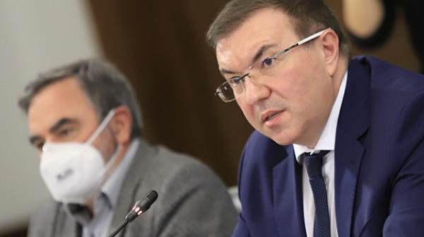 Министър Ангелов предупреждава: Увеличават се заразените с COVID-19