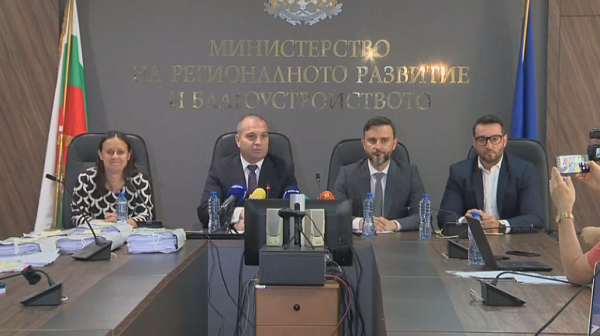 Караджов: Не АПИ, а КЗК отмени решенията за ремонт. ПП се упражняват върху пътищата, значи сме в кампания