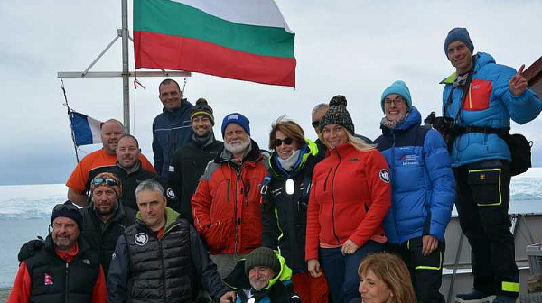 Втората българска група за Антарктика закъса в Чили