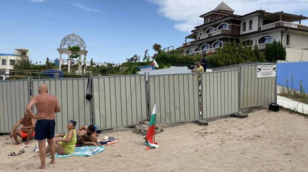 Граждани откриха сезона на Росенец със забит на брега трибагреник