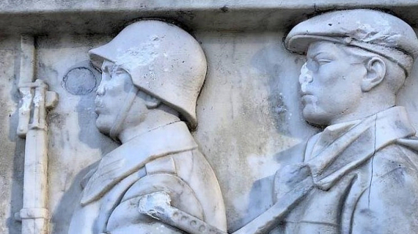 Вандали оскверниха костница на съветските воини в София