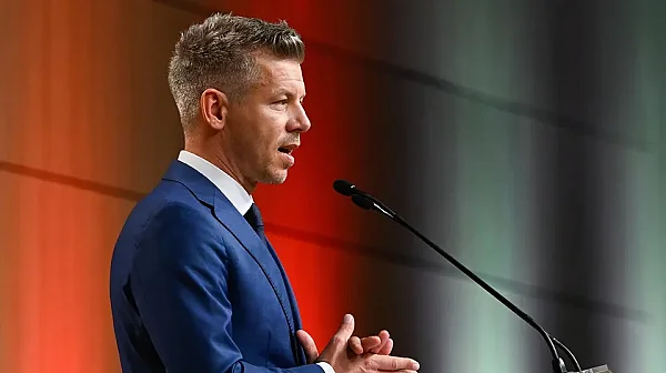 Новият унгарски парламент ще заработи от май, Мадяр поиска оставката на президента