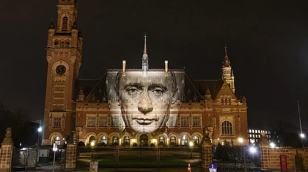 Как България попадна в една линия с Унгария и Словакия по казуса „Путин“?