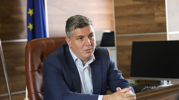 Министър Цеков: Утре ще бъдат обявени обществените поръчки за текущ ремонт и поддръжка на републиканската пътна мрежа