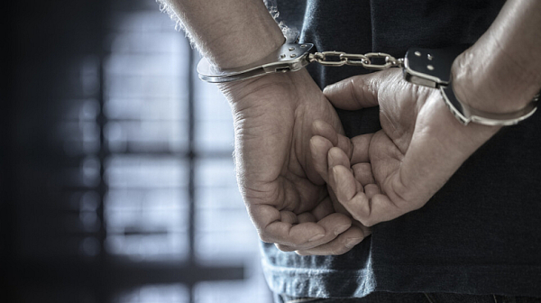 13-годишните „се развиват по-бързо“? Учителят е в ареста, но обществото е без гняв