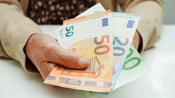 Започва изплащането на пенсиите и великденските добавки