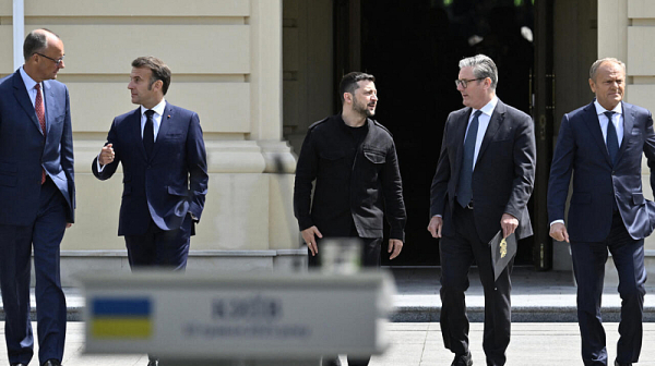 В Лондон: Зеленски на ключови разговори с европейски лидери за края на войната