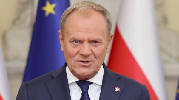 Туск оцеля: Остава премиер на Полша