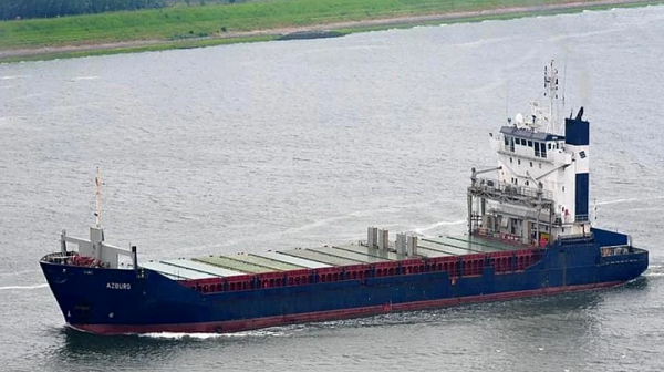 Товарен кораб удари мина в Черно море. Двама са ранени