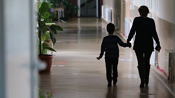 Заради спор за такси: Частно училище изключи двама шестокласници в средата на годината