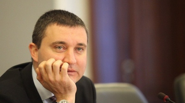Горанов: На 1 януари 2023 г. българите ще пазаруват с евро
