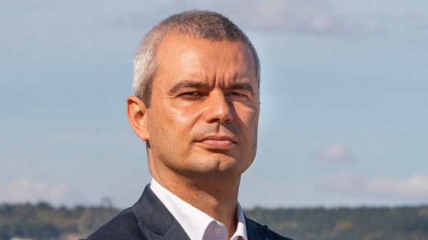 Цивилни полицаи задържаха лидера на партия ”Възраждане” Костадин Костадинов