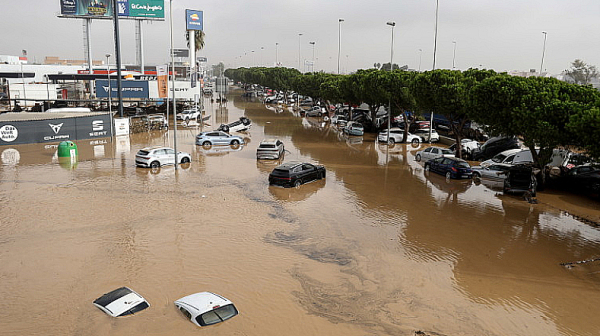 Три часа обяд с журналист, докато хората се давели – президентът на Валенсия подаде оставка