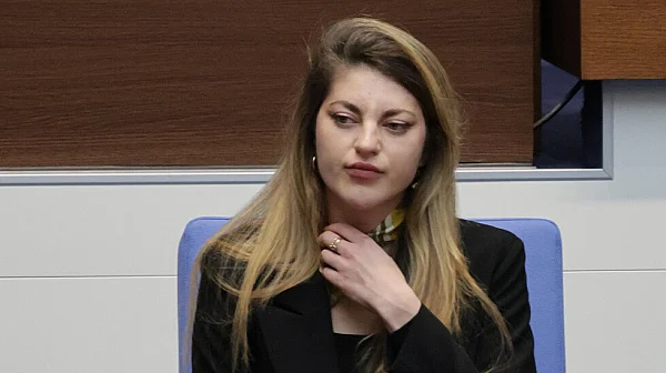 Липса на реформи: Не само може да загубим стотици милиони по ПВУ, но и да връщаме