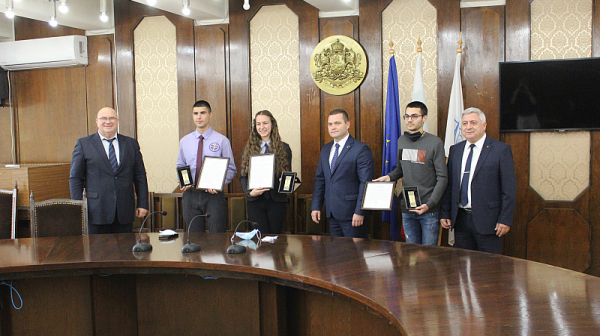 Кметът Пенчо Милков връчи наградите „Русе 21. Век“