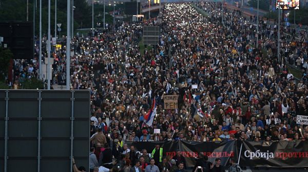 Протестиращи сърби затварят основни пътни артерии в страната