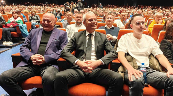 Копейките-еврофоби в НДК, Радев - в Япония - най-силният аргумент ЗА еврото. Дружна песен „Говновоз“