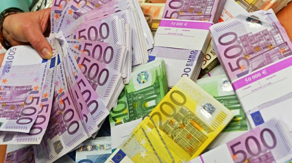 Как еврото се превърна от политически проект във втората най-важна валута в света?