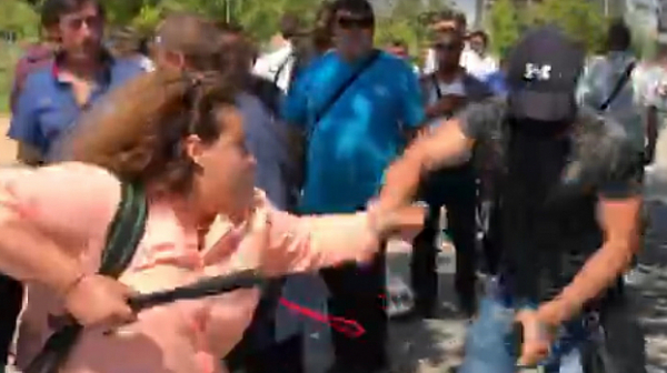 Брутална агресия на ГЕРБ срещу журналисти - чупят камери, хвърлят телефони /видео/ - допълнена