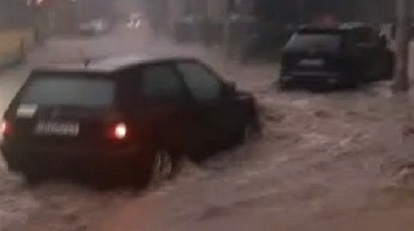Обявиха бедствено положение в Плевен след силна буря