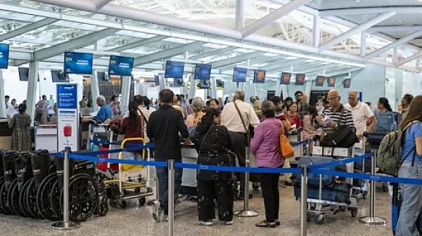 Войната в Близкия изток затвори небето: 20 000 отменени полета и хаос по летищата