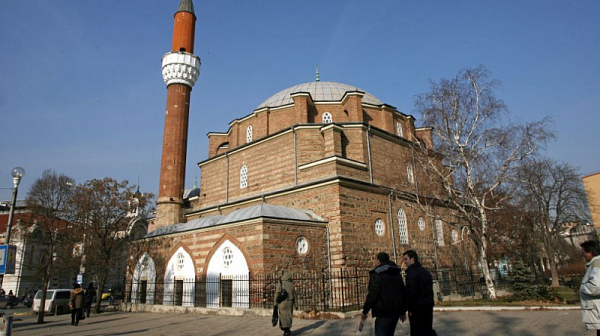Главният мюфтия нареди: Джамиите отварят врати в петък
