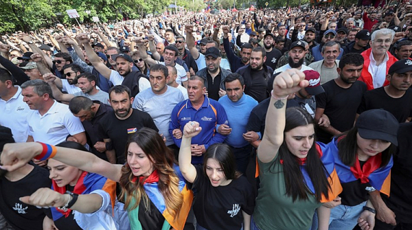 Стотици задържани при протестни акции в Ереван