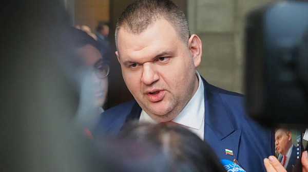 Пеевски към КЕВР: Да спре поскъпването на водата от 1 януари или съд