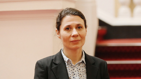 Елисавета Белобрадова, ДБ: Трябва ни истински кабинет с реално желание за реформа, не смокинов лист