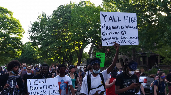 Нови протести в Минеаполис заради убийството на чернокож от полициятa