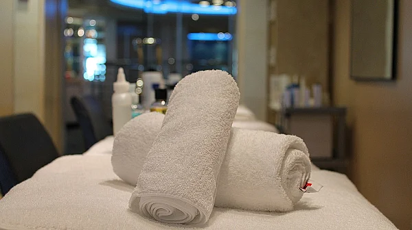 Скандалът с тайните камери в Бургас се разраства: Видеа от втори салон изтекоха в порносайтове