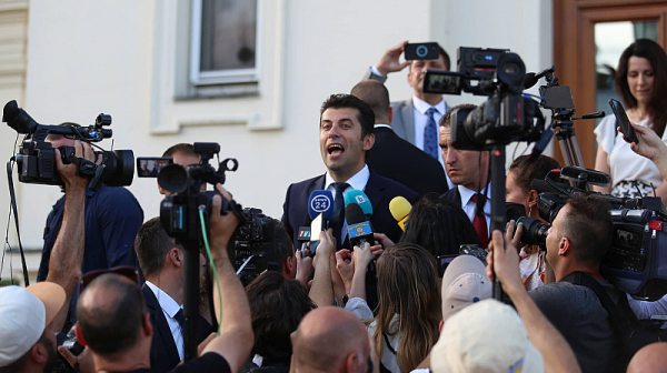 ”Монд”: След падането на кабинета България навлиза в период на нестабилност